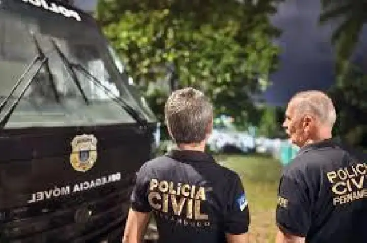 Mãe agride bebê de 11 meses com cabo de vassoura