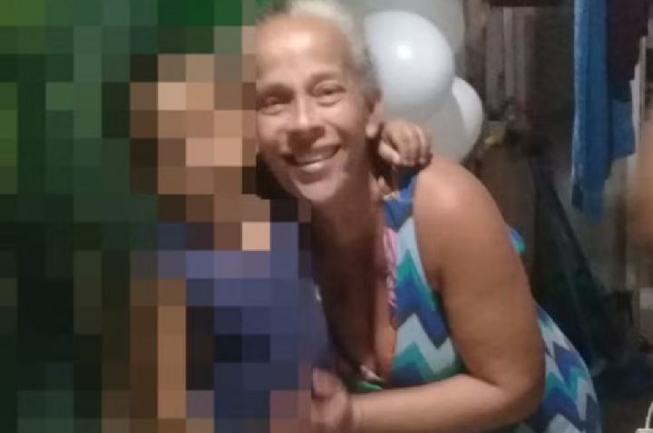 Mãe é assassinada; polícia encontra corpo ainda amamentando bebê