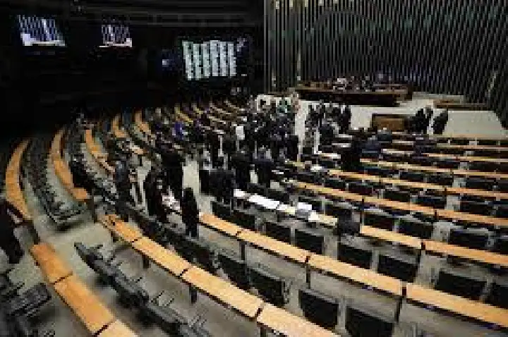 Maioria dos deputados reprova governo Lula; veja os dados