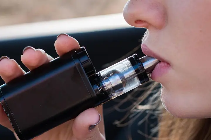 Mais de 10% dos adolescentes brasileiros já usaram cigarro eletrônico