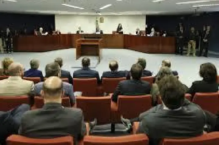 Mais de 3,3 mil pessoas querem acompanhar julgamento de Bolsonaro