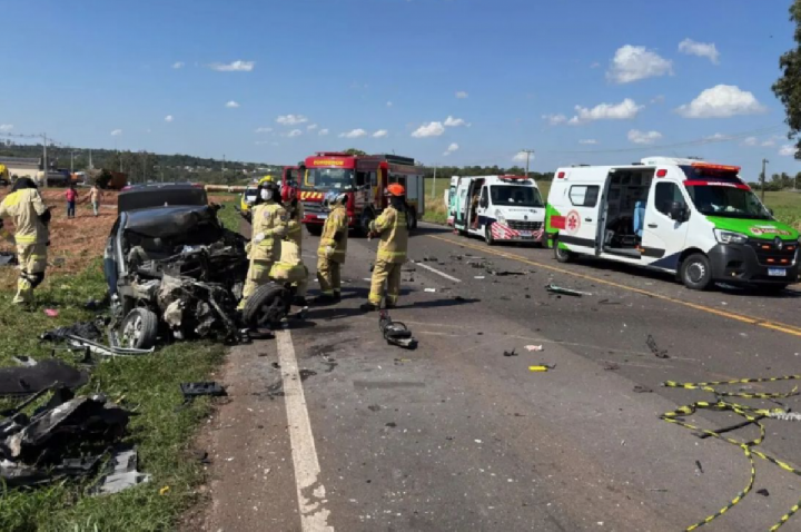 Marido jogou carro contra caminhão de propósito, relata esposa