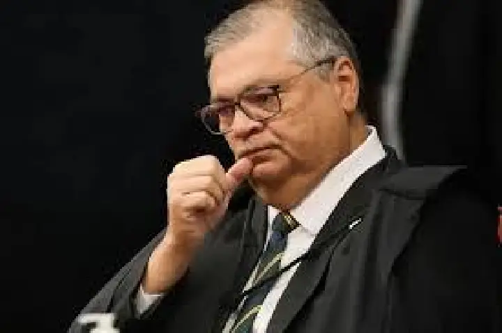 Master é elefante azul desfilando na Esplanada, diz Dino