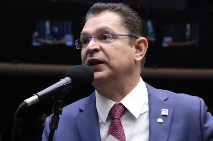Mendonça determina exclusão de vídeo que associa CV e PCC ao PT