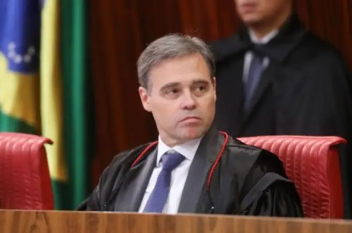 Mendonça não vê margem para trégua com PF no caso Lulinha