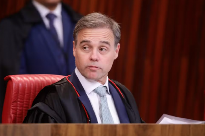 Mendonça vai relatar ação contra reajuste do Bolsa Família