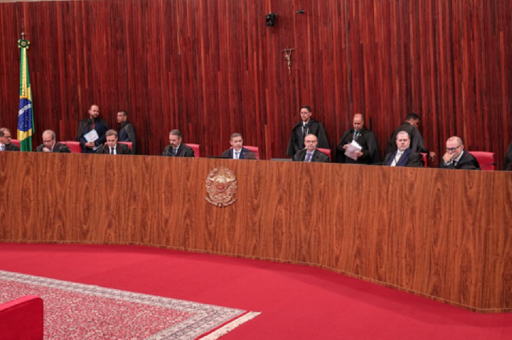 Mendonça vota para manter derrubada de posts sobre Flávio e Santa
