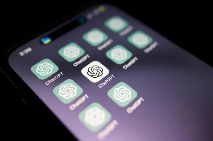 Menina dá à luz sozinha com ChatGPT e tenta se livrar de bebê