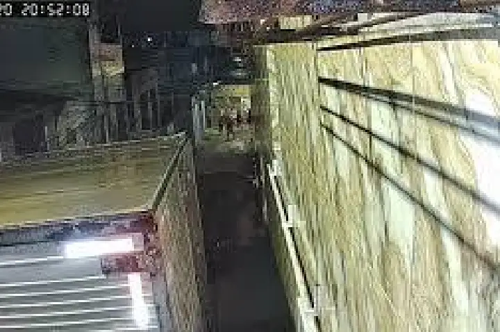 Menino de 4 anos morre atropelado por caminhão de mudança