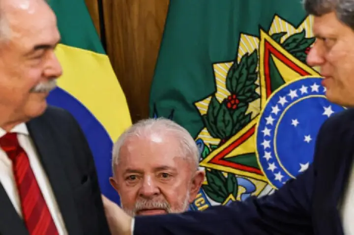 Mercadante rebate Flávio e diz que Lula investiu 80% mais em SP