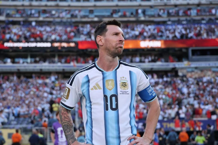 Messi lamenta e diz que 'vai demorar para a ferida fechar'