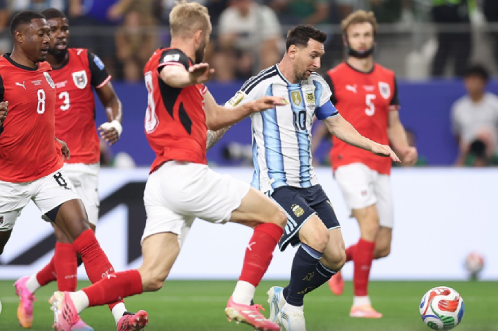 Messi vira maior goleador em Copas e classifica Argentina