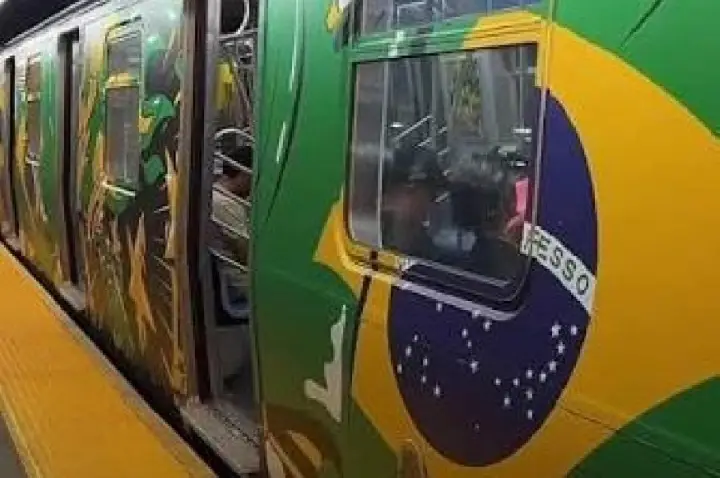 Metrô de NY está 'vestido' para a Copa, com vagão brasileiro