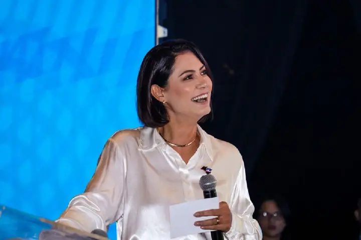 Michelle quer novo encontro com Moraes por domiciliar a Bolsonaro