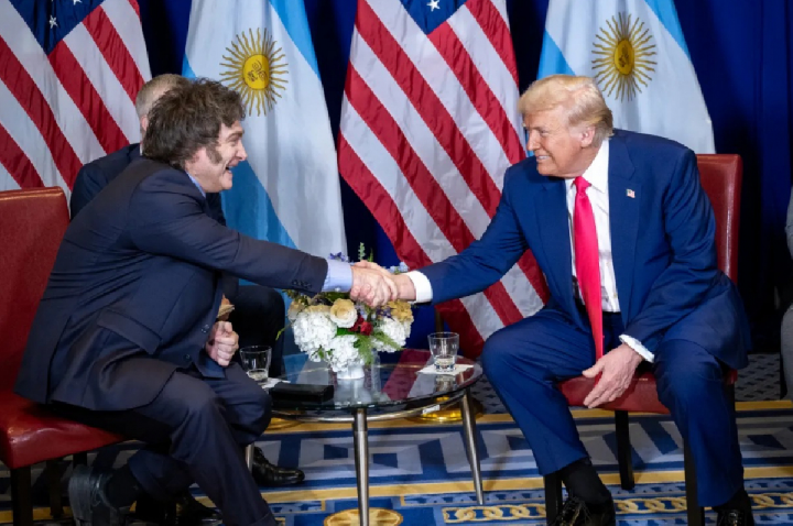 Milei segue Donald Trump e formaliza saída da Argentina da OMS