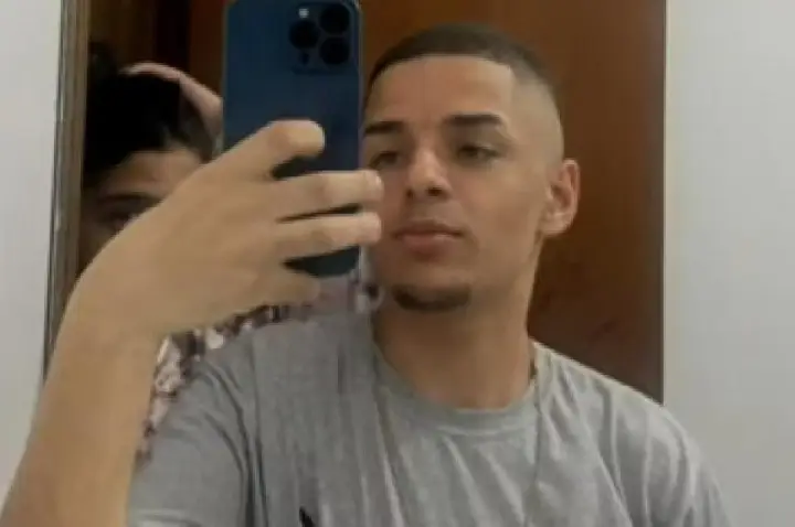'Minha alma está destruída', diz mãe de jovem morto com 27 tiros