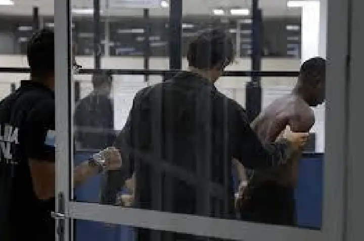 Ministros convocam reunião de emergência com Castro nesta 4ª