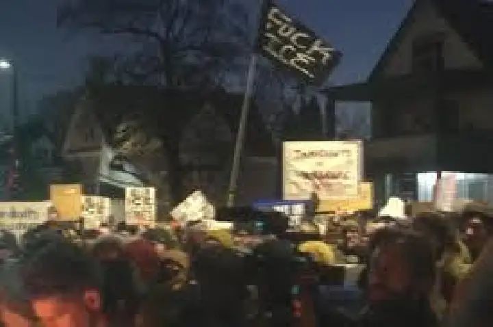 Minneapolis protesta após morte de cidadã dos EUA pela imigração