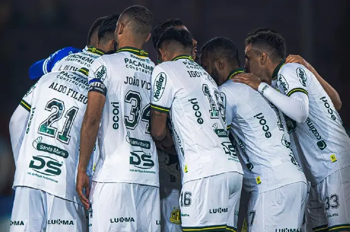 Mirassol cai para Lanús, vê LDU virar e fecha grupo como vice