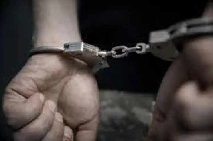 Moradores e vítima detêm homem que furtava fiação em Bauru