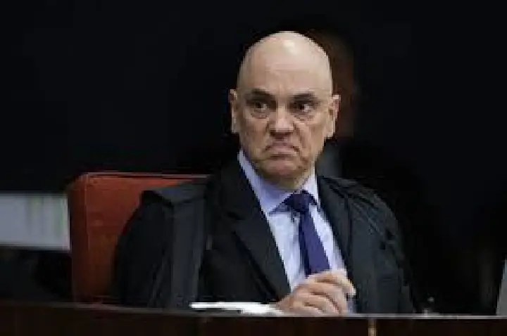 Moraes cobra PF por demora no retorno de Bolsonaro à sua casa