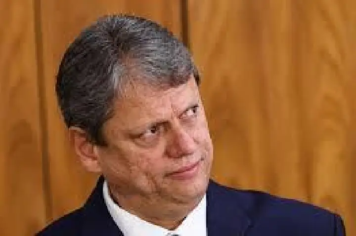 Moraes pede parecer da PGR sobre pedido para investigar Tarcísio