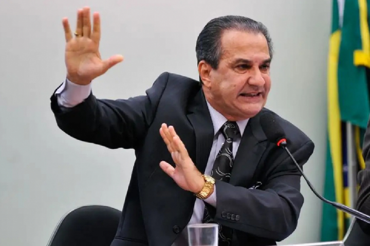 Moraes quer Malafaia réu, e pastor questiona moral de ministro