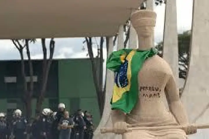 Moraes recusa revisar pena de Débora do Batom, condenada pelo 8/1