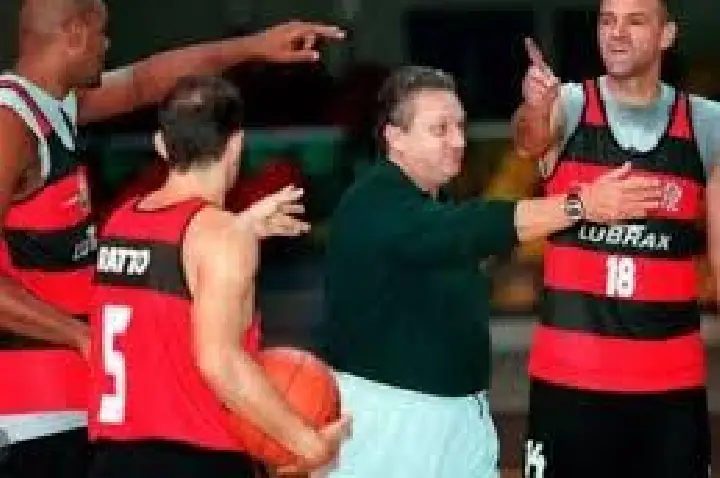 Morre Cláudio Mortari, treinador do basquete brasileiro, aos 77