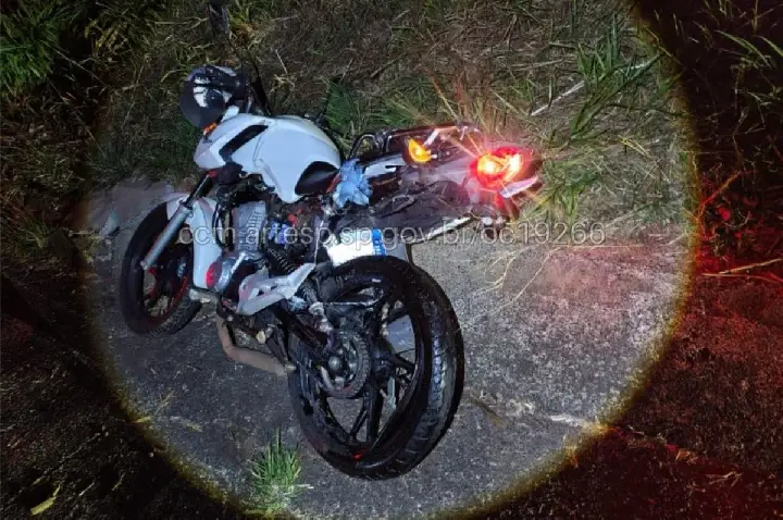 Motociclista morre após ser arrastado por 200 metros em rodovia