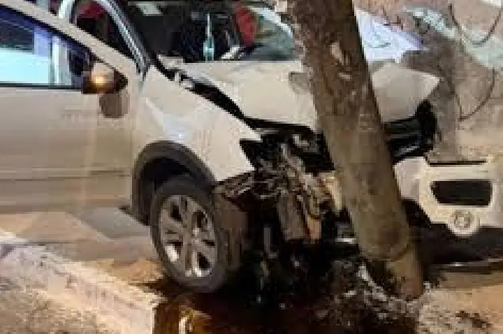 Motorista de app é esfaqueado e bate carro ao buscar socorro