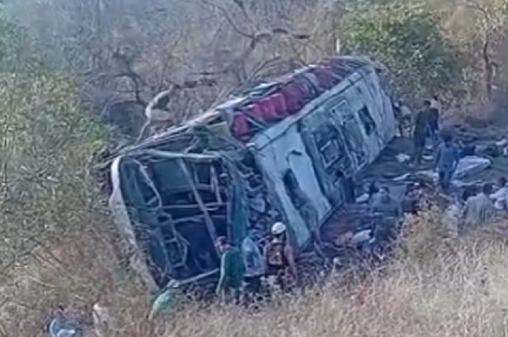 Motorista de ônibus com romeiros não freou em curva, diz polícia