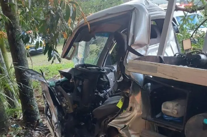 Motorista fica preso nas ferragens após batida na Rondon