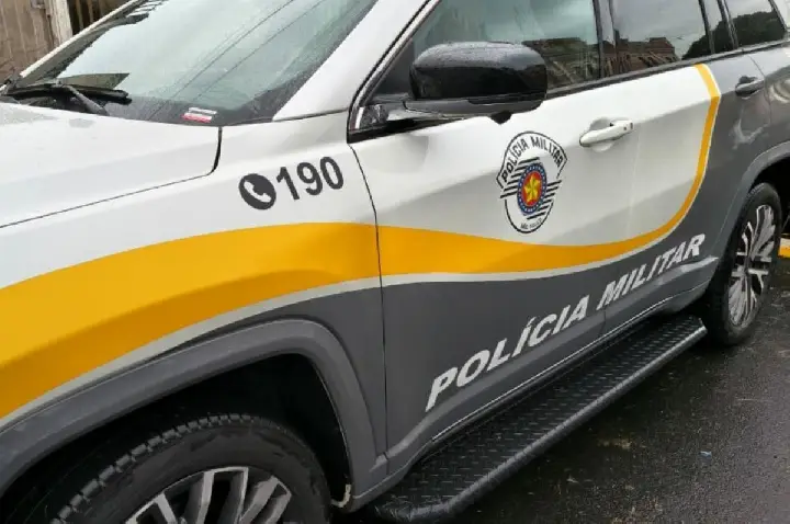 Motorista sai da pista e morre ao bater carro em árvore na região