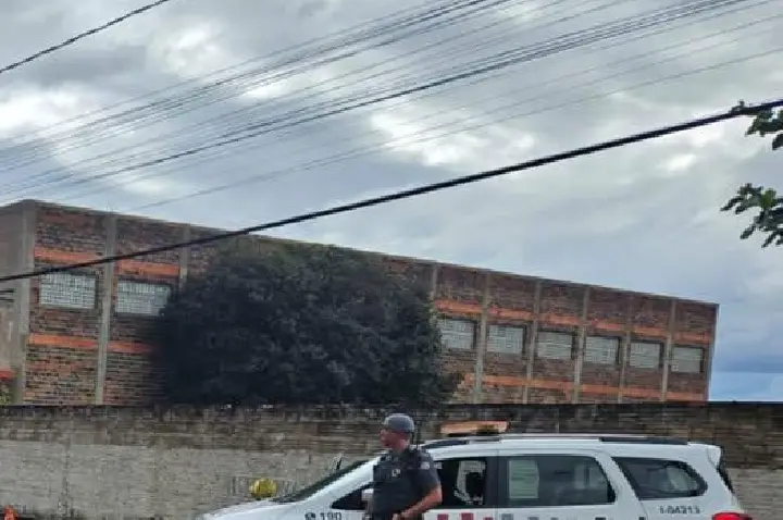 Motorista tenta fugir de abordagem policial em Pirajuí nesta sexta-feira (29) e acaba sendo detido com maconha