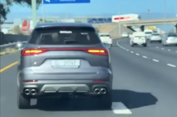 Motoristas provocam BYD por 'likes' em nova moda de rede social