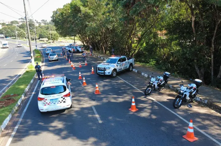 Motos barulhentas na mira da PM: Polícia Militar de Pirajuí intensificou nesta sexta-feira (24) fiscalização de irregularidades em motos