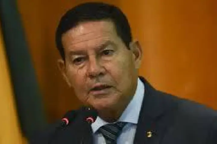 Mourão reage a Trump e diz que Bolsonaro é caso interno