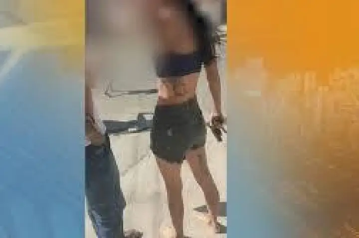 Mulher ameaça vizinha com arma do marido PM; VÍDEO