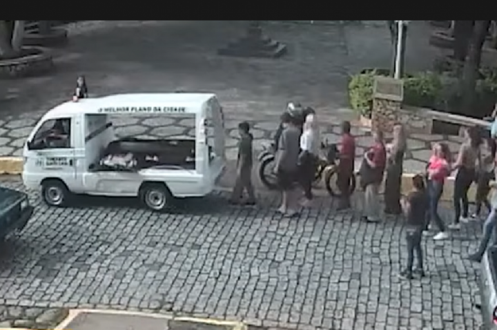 Mulher é baleada durante velório da própria mãe; VÍDEO