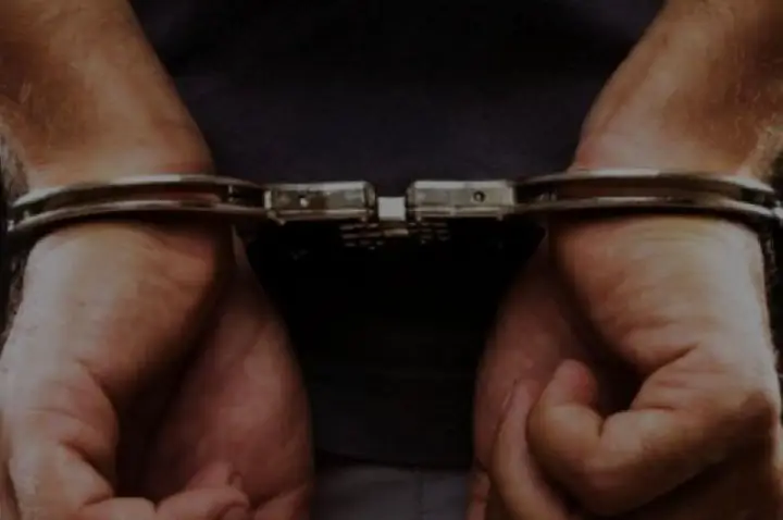 Mulher é mantida presa em casa por homem que conheceu na Internet