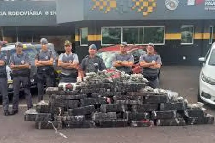 Mulher é presa com carro lotado de maconha após perseguição no interior de SP