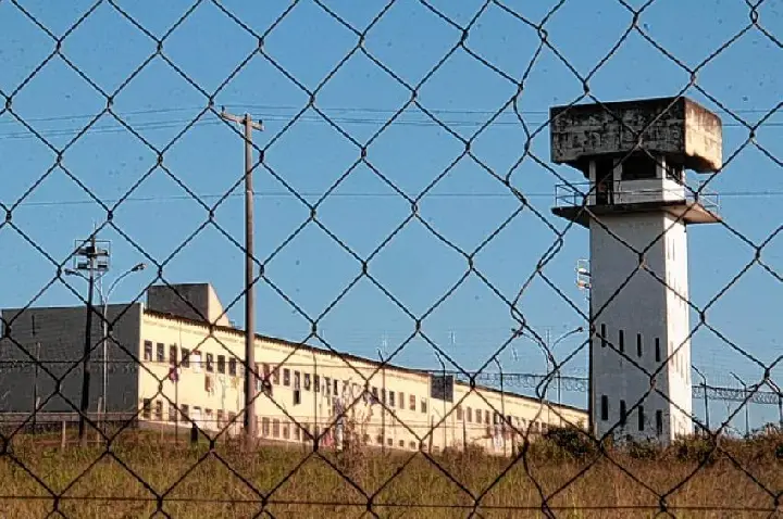 Mulher é presa com maconha ao tentar entrar em presídio de Bauru