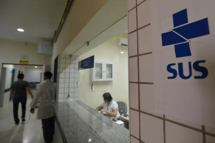 Mulher fica cega após 4 anos na fila do SUS e recebe R$50 mil