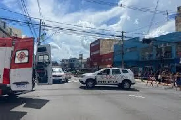Mulher morre em acidente em cruzamento no Centro de Bauru; VÍDEO