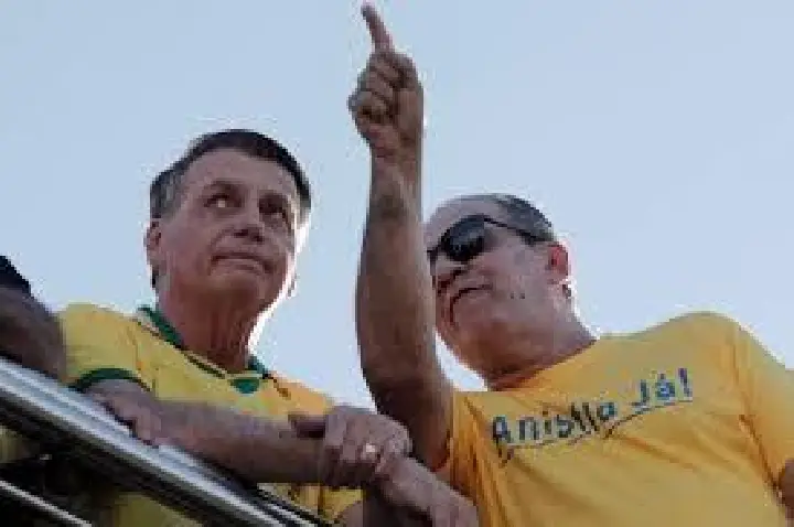 'Não vamos abaixar a cabeça', diz Bolsonaro em ato por anistia