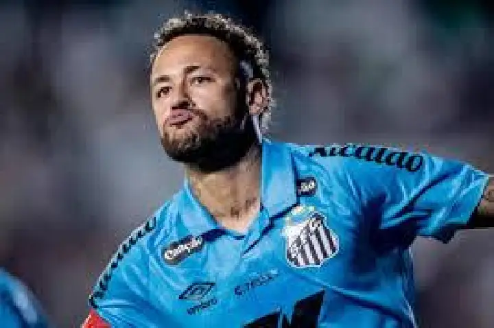 Neymar dá show, Santos bate Juventude e se afasta do Z4