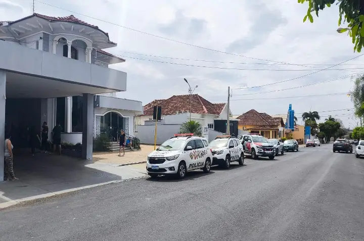 No Jardim Rinaldi, homem atira contra ex-companheira e depois tenta cometer suicídio