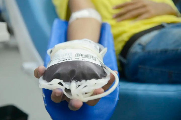 Nova regra de doação de sangue reduz espera pra quem fez tatuagem