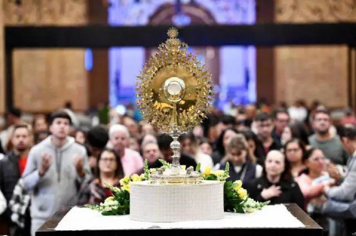 Novos dados revelam um Brasil 87% cristão; ateus triplicam